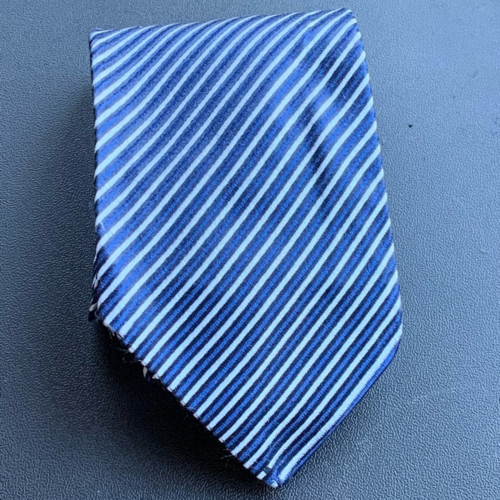 Karl Lagerfeld Tie - Picture 2 of 3